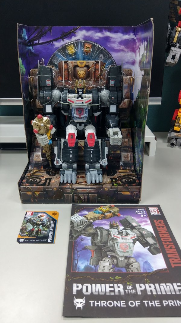SDCC 2018   Throne Of The Primes In Hand Gallery Of Exclusive Optimal Optimus Redeco 01 (1 of 14)